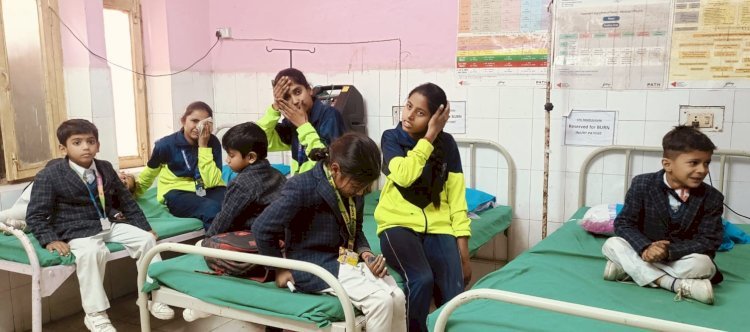 रायबरेली में हुआ भीषण सड़क हादसा चार पहिया वाहन ने स्कूली वैन में मारी जोरदार टक्कर