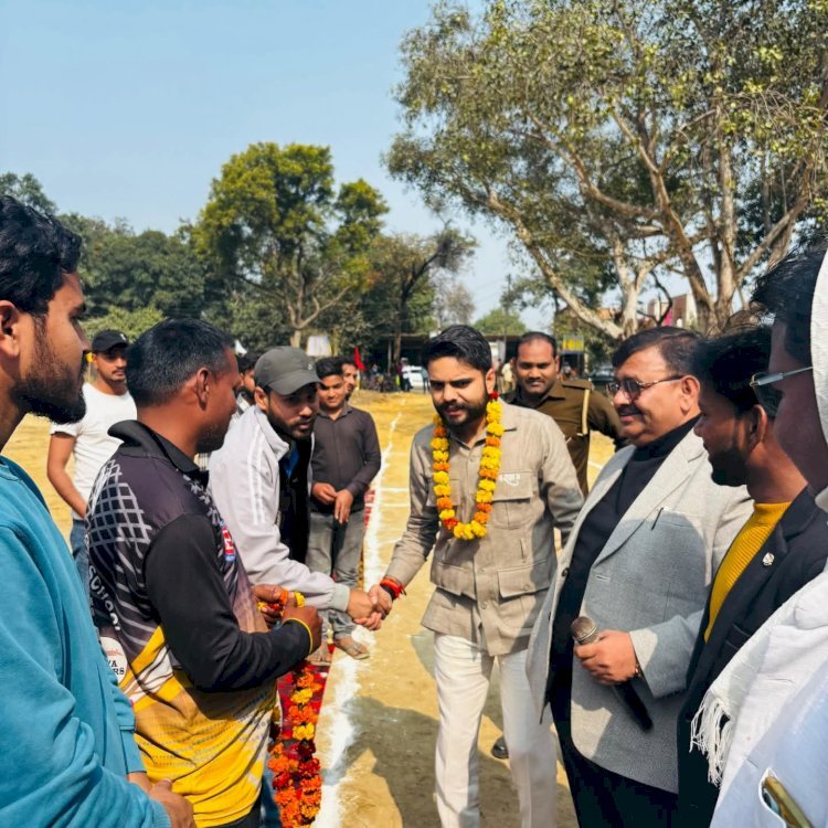 रायबरेली-ब्लॉक प्रमुख पीयूष प्रताप सिंह ने एकता क्रिकेट टूर्नामेंट का किया भव्य शुभारंभ 