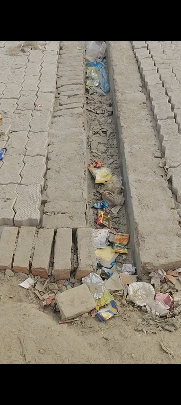 रायबरेली:नगर पंचायत के वार्ड संख्या 4, खत्री टोला में बन रही सीसी रोड पर बड़ा विवाद  जाने क्या❓