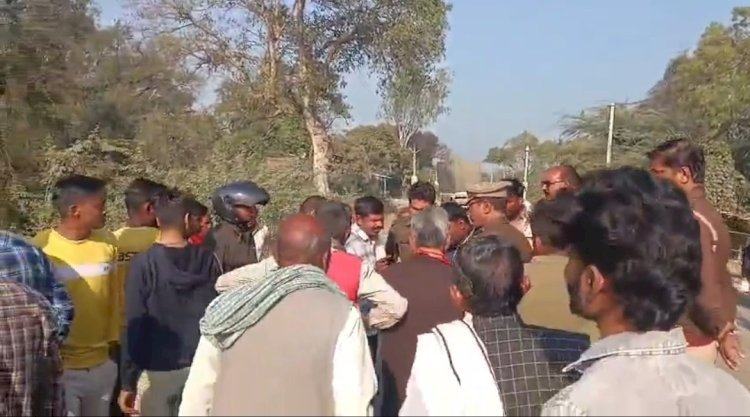 रायबरेली-तेज रफ्तार डंफर ने ई-रिक्शा को मारी जोरदार टक्कर ई रिक्शा अनियंत्रित होकर पलटा