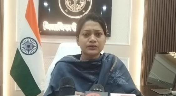 रायबरेली-बूथों पर प्रतिदिन दो घंटे बैठेंगे बीएलओ: डीएम