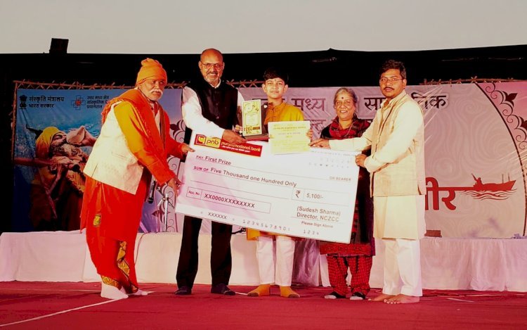 रायबरेली:चिन्मया विद्यालय एनटीपीसी ऊंचाहार के छात्र रतन श्री को ब्रह्मानंद कला महोत्सव में प्रथम पुरस्कार