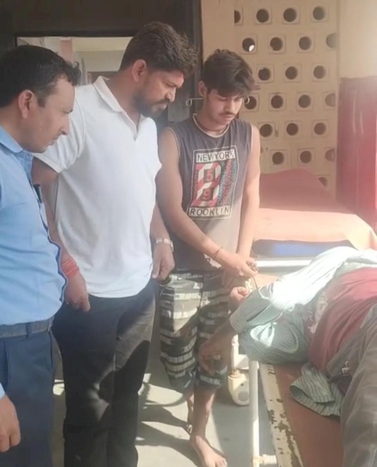 रायबरेली - ऊंचाहार:मवेशी को बचाने के चक्कर में बाइक फिसली:एक व्यक्ति गंभीर रूप से घायल