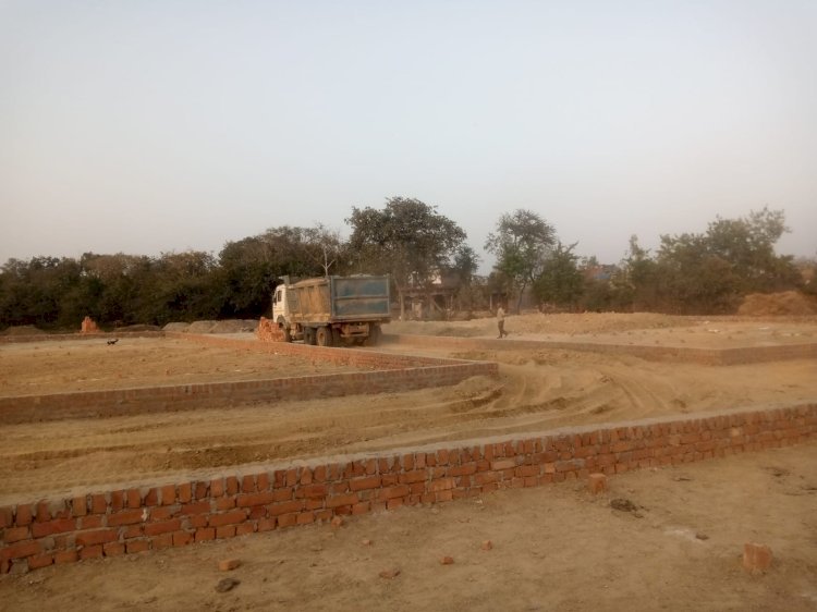 रायबरेली:बिना लैंड यूज बदले बिना करा दी प्लाटिंग , अवैध खनन द्वारा की का रही मिट्टी की भराई,,, 