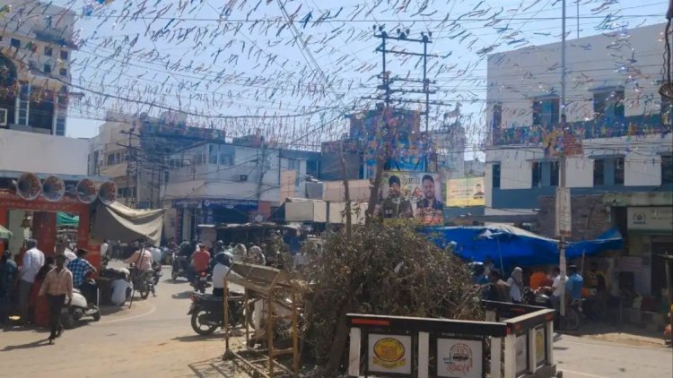 रायबरेली के घंटाघर में टैंकर से बरसेगा रंग, कपड़ा फाड़ होली की तैयारी पूरी