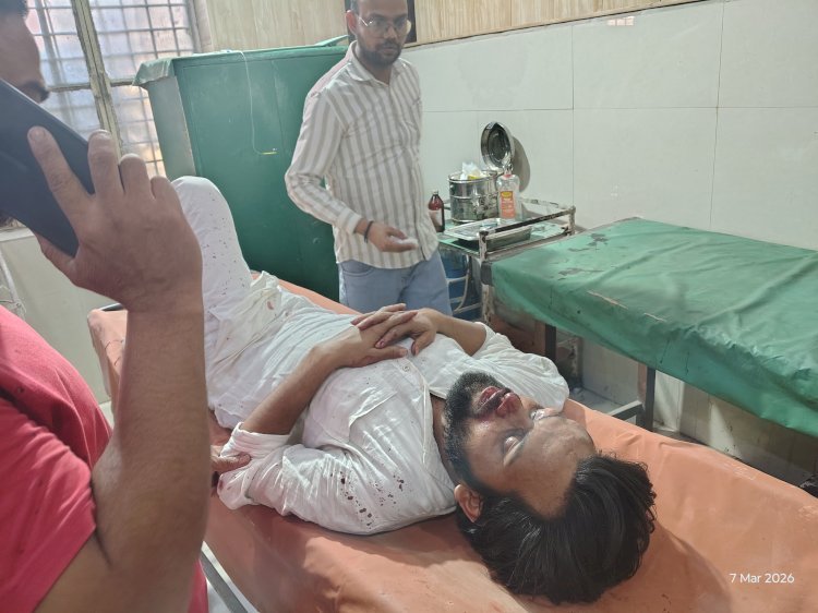 हाईवे मार्ग की पटरी पर जाने से तेज रफ्तार बाइक हुई अनियंत्रित, दो घायल