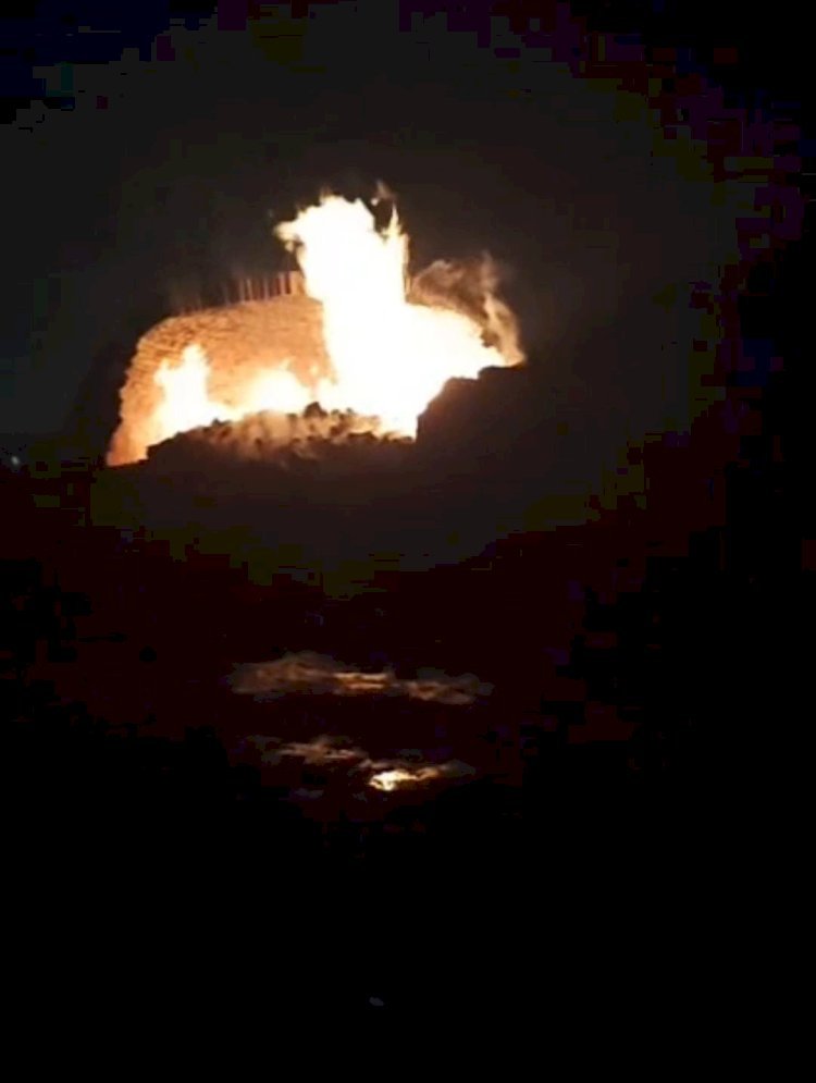 ऊंचाहार:कोयला भट्ठी को ढहाया,अचानक भड़की आग, गांव मे फैली सनसनी,,,,? 