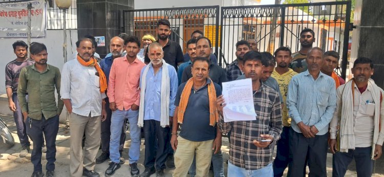 ऊंचाहार:चार माह से वेतन न मिलने पर एनटीपीसी मजदूरों का टूटा सब्र,मेन गेट पर प्रदर्शन कर जताया विरोध