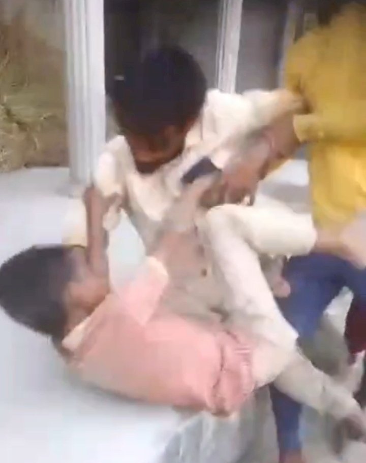 रायबरेली-युवक द्वारा मासूम की पिटाई का वीडियो सोशल मीडिया पर वायरल, मचा हड़कंप