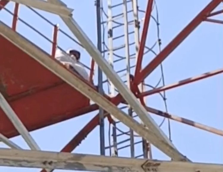 रायबरेली में प्रेमी को जेल भेजे जाने से नाराज प्रेमिका ने टावर पर चढ़कर किया हाई वोल्टेज ड्रामा