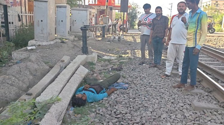 रायबरेली-बेहोशी की हालत में रेलवे लाइन किनारे पड़ा मिला युवक, राहगीरों ने पुलिस को दी सूचना