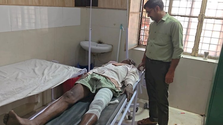 रायबरेली मोटरसाइकिल सवार को बचाने के चक्कर में ई रिक्शा पलटा, चालक फरार, सवार गंभीर