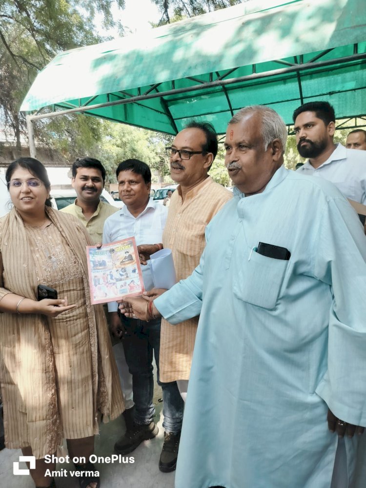 रायबरेली-व्यापारियों ने जिलाधिकारी से गेस्ट हाउस में तेज धुन पर बज रहे डीजे के समय निर्धारण की करी शिकायत