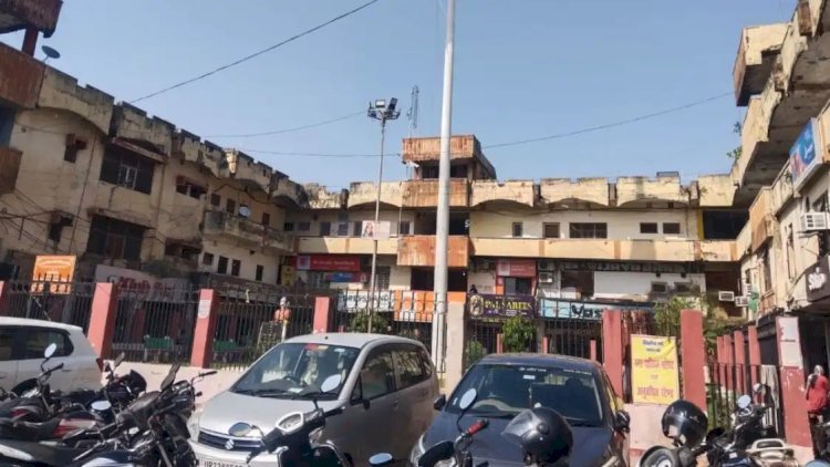 रायबरेली के सुपर मार्केट की मरम्मत, नपा ने दुकानों और मकानों को खाली करने के लिए दिया था नोटिस