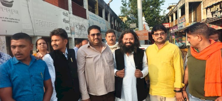 रायबरेली-बंगाल में भाजपा की ऐतिहासिक जीत का जश्न, कार्यकर्ताओं ने बांटी मिठाई