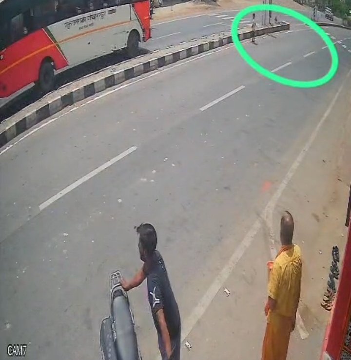 रायबरेली-परिजनों की घोर लापरवाही का दिखा नजारा, घटना तीसरी आंख में हुई कैद
