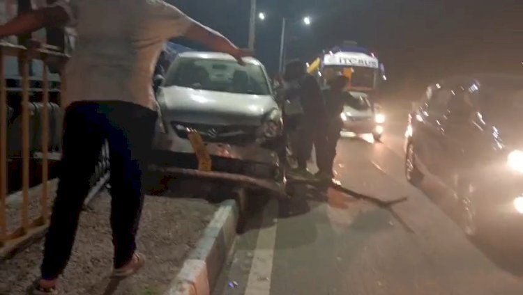 रायबरेली-गलत दिशा से आ रहे ट्रक ने अचानक दिया डिपर, कार हुई अनियंत्रित, डिवाइडर पर चढ़ी