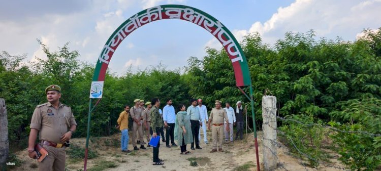 डीएम ने मियावाकी वृक्षारोपण स्थल का किया निरीक्षण