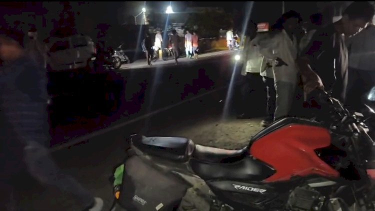 रायबरेली में तेज रफ्तार कार और बाइक की भिड़ंत, युवक गंभीर