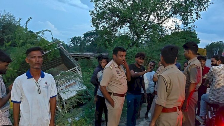 रायबरेली-तेज रफ्तार अनियंत्रित पिकअप खाई में पलटा, टला बड़ा हादसा