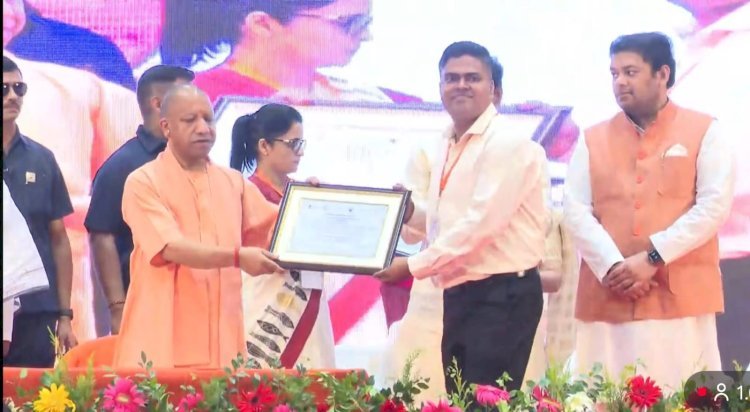 रायबरेली-दौतरा प्रधानाध्यापक आशीष प्रताप सिंह को मुख्यमंत्री ने किया सम्मानित