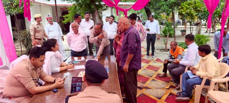 रायबरेली-डीएम-एसपी ने थाना दिवस पर सुनी लोगों की शिकायतें