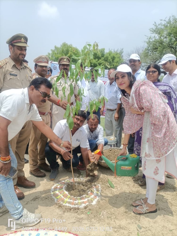 रायबरेली-एक पेड़ माँ के नाम' से गूंजा बूढ़नपुर, सदर विधायक अदिति सिंह ने किया वृहद वृक्षारोपण का शुभारंभ