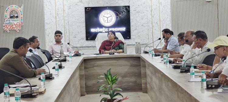 डीएम की अध्यक्षता में मतदेय स्थलों के सम्भाजन के संबंध में बैठक सम्पन्न