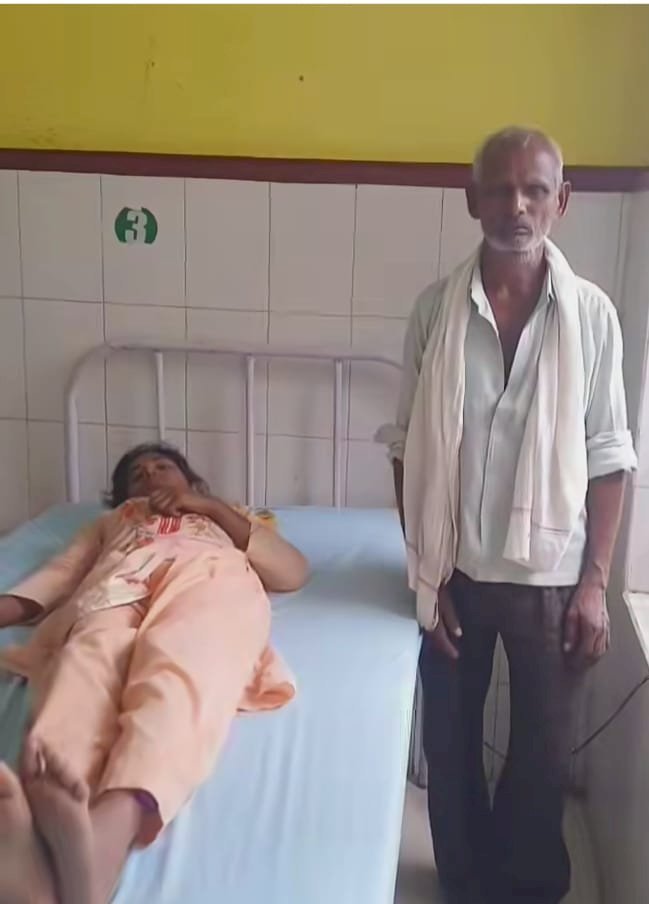 रायबरेली युवती को सर्प ने डसा, अस्पताल में किया गया इलाज