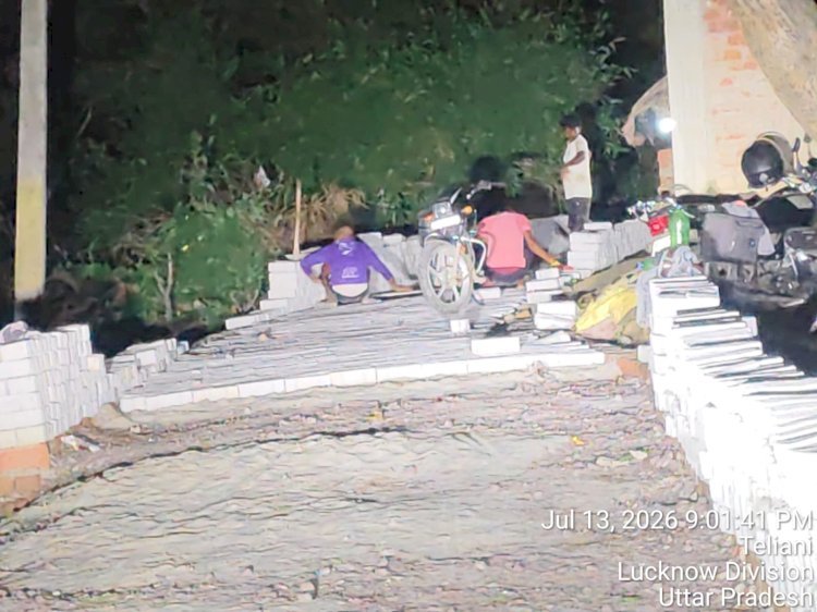 रायबरेली-डलमऊ ब्लॉक में रात के अंधेरे में बन रही इंटरलॉकिंग सड़क गुणवत्ता पर उठे सवाल