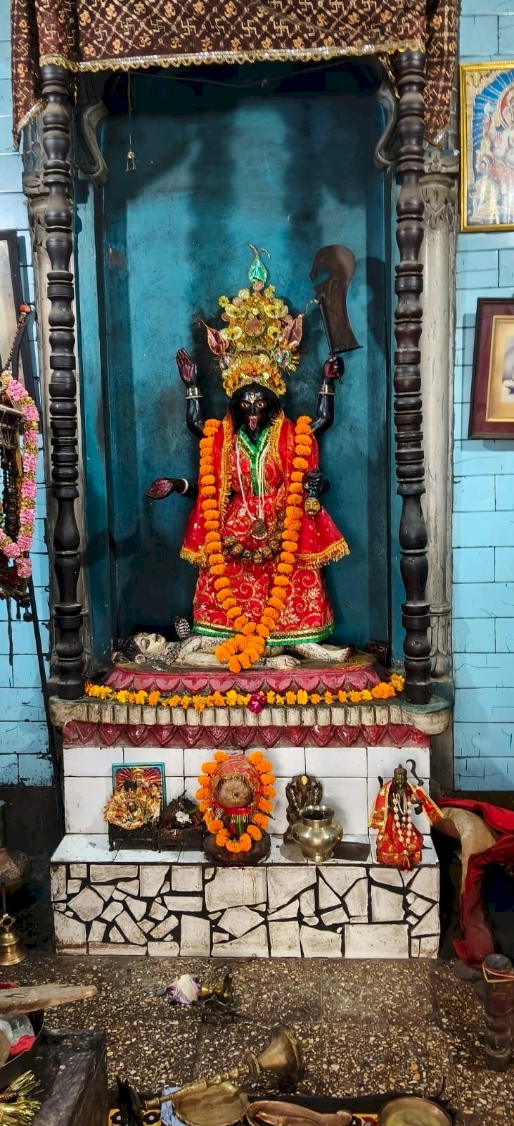 रायबरेली: काली मंदिर से डेढ़ लाख के गहने व दानपात्र चोरी, पुलिस जांच में जुटी