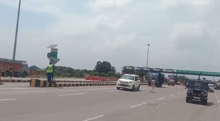कड़ी सुरक्षा के बीच लखनऊ जेल से रवाना हुआ उमर, छोटे भाई अबान के जनाजे में शामिल होने के लिए पुलिस अभिरक्षा में प्रयागराज रवाना