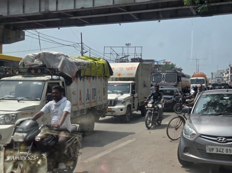 रायबरेली भीषण जाम से जूझ रहा है कस्बा, ट्रैफिक पुलिस की व्यवस्था दिखी नदारद