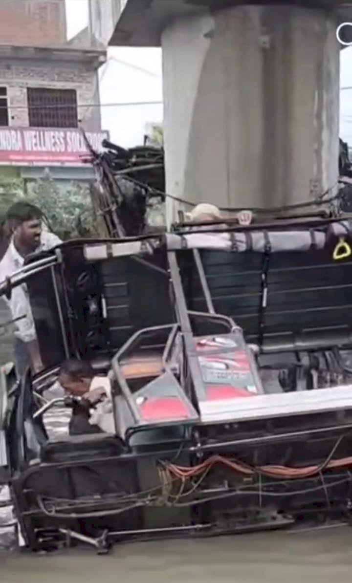 रायबरेली विभाग की लापरवाही का दिखा नजारा, टला बड़ा हादसा, वीडियो हुआ वायरल