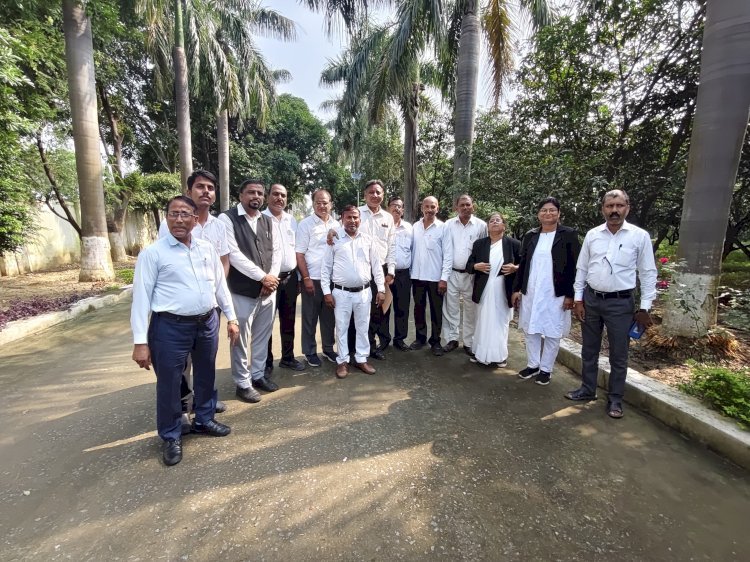 राहुल गांधी के रायबरेली पहुंचते ही कांग्रेस लीगल सेल ने राहुल गांधी से अधिवक्ताओं के लिए कैशलेस इलाज समेत कि अन्य मांगे