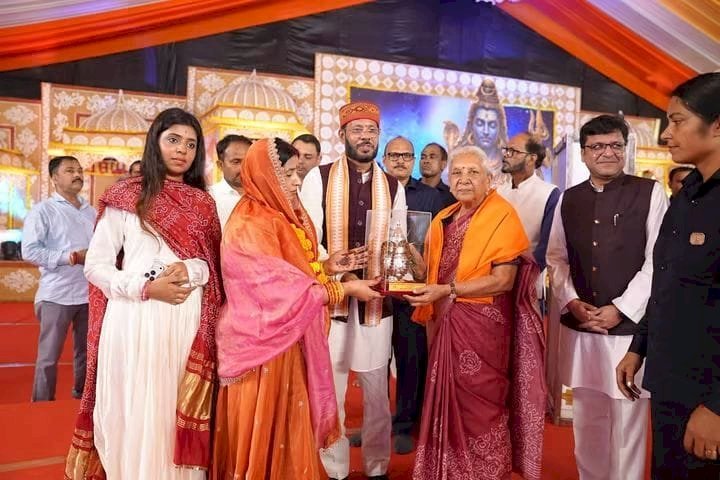 रायबरेली-भव्य श्री शिव महापुराण कथा में सम्मिलित हुईं  राज्यपाल आनंदीबेन पटेल