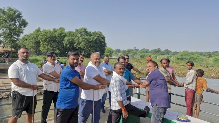 रायबरेली-सई नदी की सफाई को लेकर महासफाई अभियान, चौथे दिन शहीद स्मारक पर चला विशेष अभियान