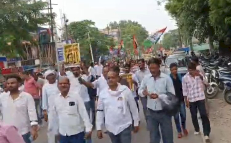 राहुल गांधी के संसदीय क्षेत्र रायबरेली में कांग्रेस का प्रदर्शन, CEC ज्ञानेश कुमार के खिलाफ निकाला पैदल मार्च