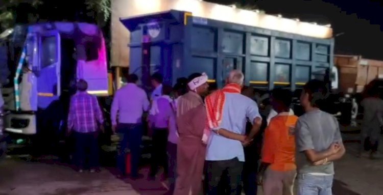 रायबरेली: पेट्रोल पंप पर खड़े डंपर में लगी आग, मचा हड़कंप
