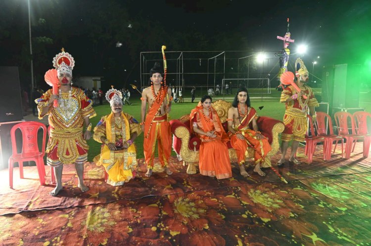 रावण की नाभि में तीर लगते ही एनटीपीसी ऊँचाहार के आकाश में छाई रंगीन छटा