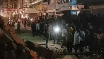 सतना में देर रात तीन मंजिला इमारत ढही, कई लोगों के फंसने की आशंका