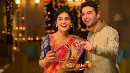 करवाचौथ में काला रंग के अलावा 'इन' रंगों के कपड़े बिल्कुल न पहनें विवाहित महिलाएं, ध्यान रखें