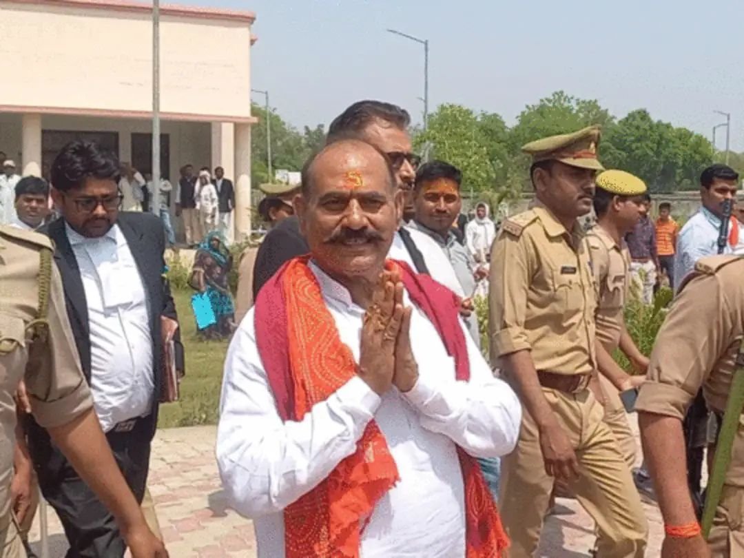 पूर्व बाहुबली विजय मिश्रा को 15 साल की सजा, बेटी के चुनाव प्रचार में आई वाराणसी की सिंगर से किया था रेप