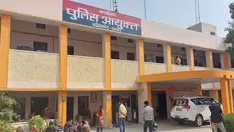 छात्र को बंधक बनाकर पीटा, पुलिस के पास पहुंचा तो कहा-सुबूत लेकर लाओ