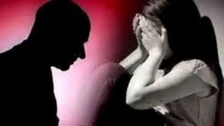 बेटी कर रही थी पिता को ब्लैकमेल, गुस्साए पिता ने रच डाली ये खौफनाक साजिश