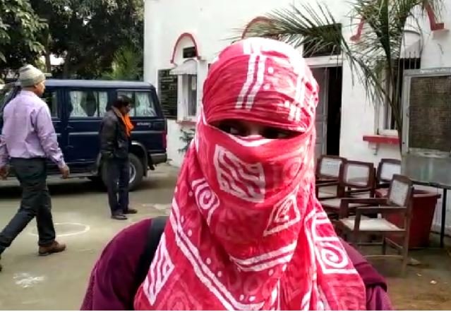 प्रेमी ने अश्लील फोटो और वीडियो पति के पास भेज उजाड़ दी दुनिया, युवती ने आत्महत्या करने की दी धमकी