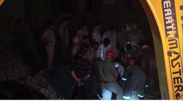 पटाखा फैक्ट्री में विस्फोट, अबतक चार की मौत, कई के दबे होने की आशंका, राहत और बचाव कार्य जारी