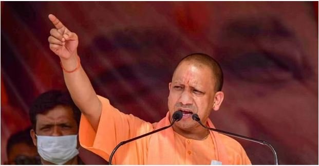 पहले चरण की वोटिंग के बीच सियासी घमासान जारी, सीएम योगी कर रहे ताबड़तोड़ जनसभाएं