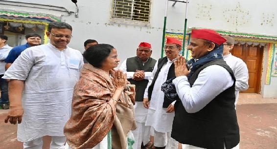 अखिलेश यादव ने सीएम ममता बनर्जी से की मुलाकात, लोकसभा चुनाव को लेकर बनी रणनीति!