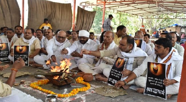 बालासोर ट्रेन हादसे में मरे लोगों का हुआ श्राद्ध, आत्मशांति के लिए किया गया शांति पाठ